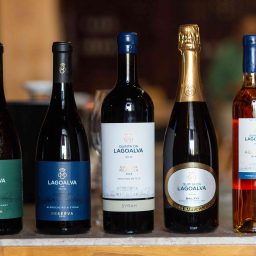 Quinta da Lagoalva estreia espumante topo de gama e vinho licoroso abafado 10 Anos